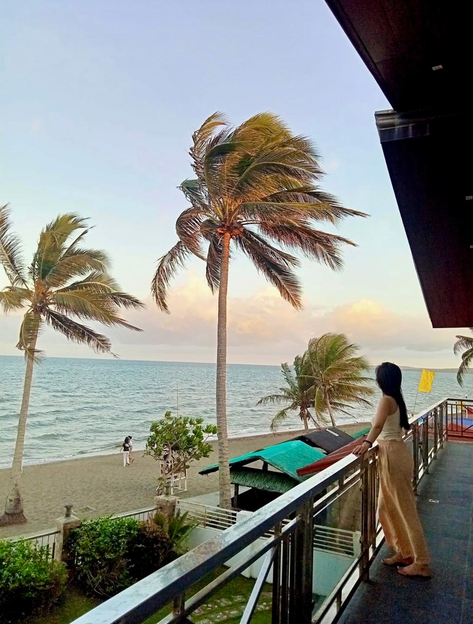 Coral Bay beachfront